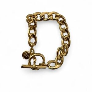 Gold tone chunky link bracelet.